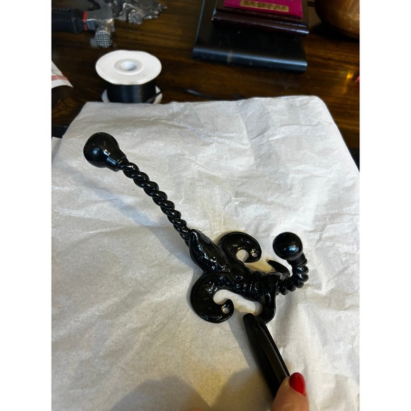 Black Cast Iron Fleur de Lis Wall Hook Decorative Single Hook - Picture 2 of 4